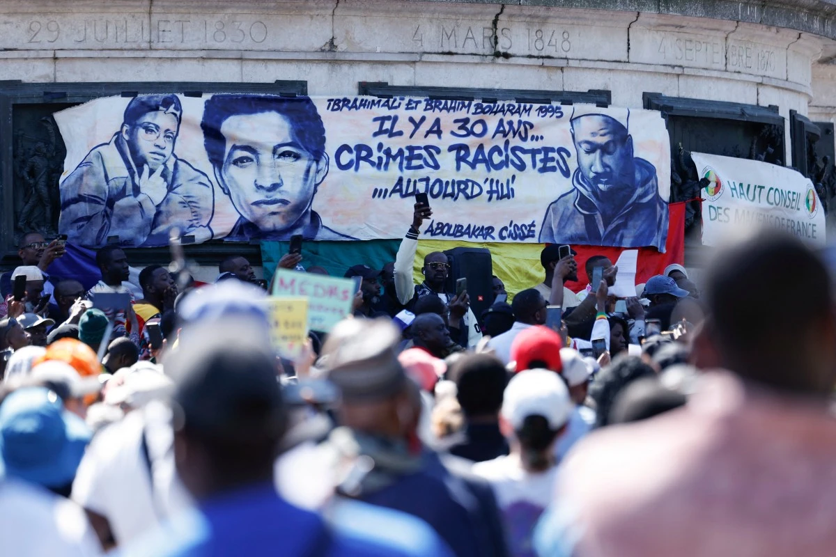 Rassemblement à Paris en mémoire d'Aboubakar Cissé et contre l'islamophobie