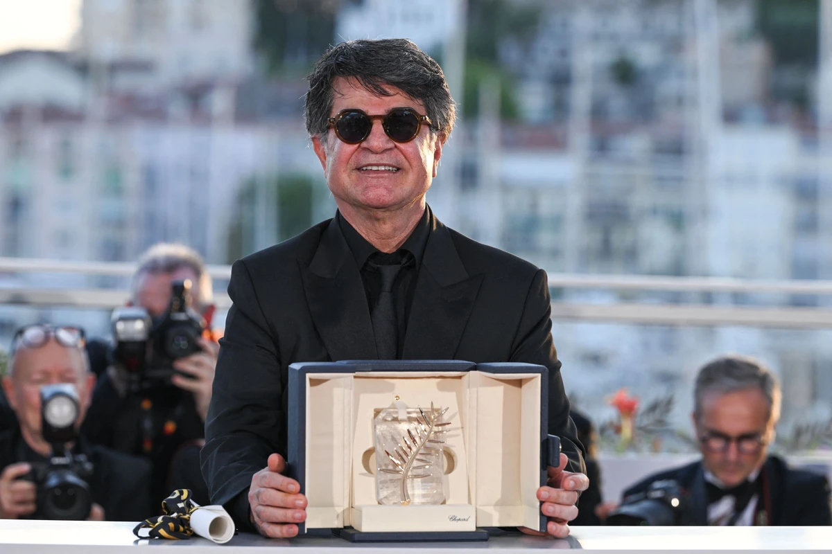 Jafar Panahi, le cinéaste interdit qui défie le pouvoir iranien