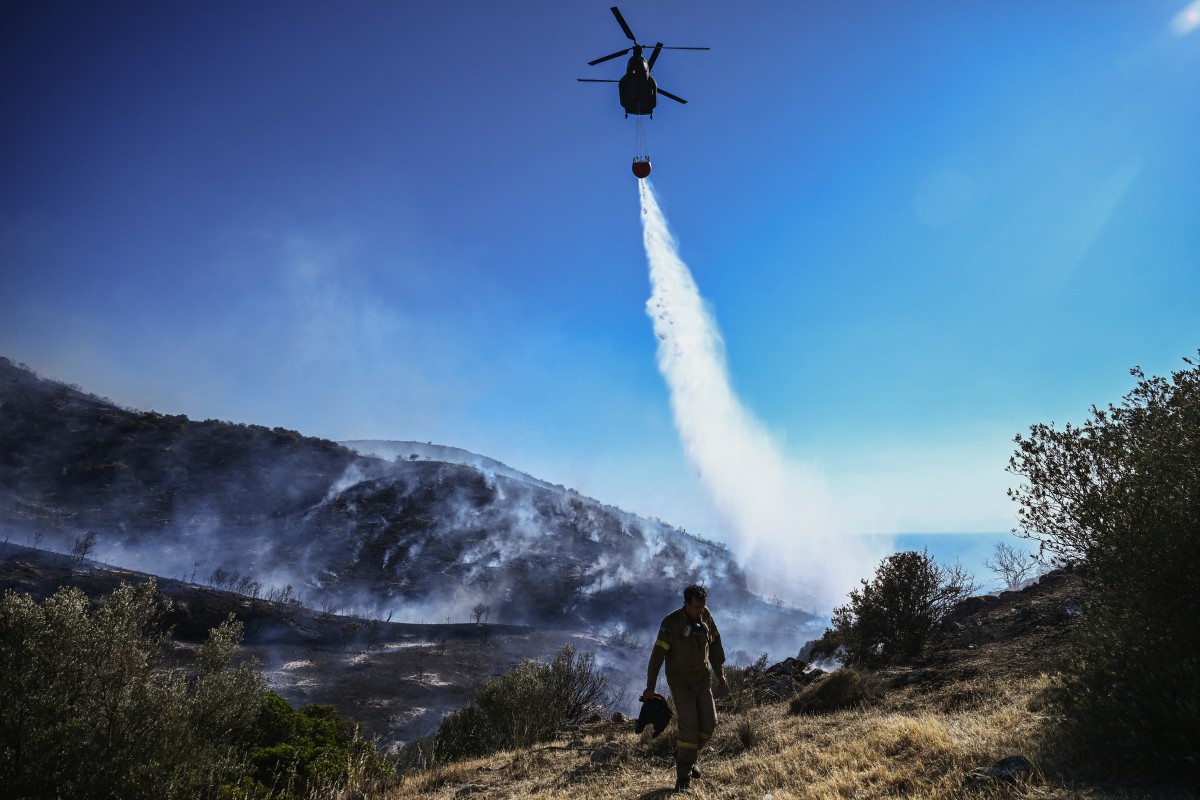 Grèce: l'incendie au sud d'Athènes est circonscrit, selon les pompiers