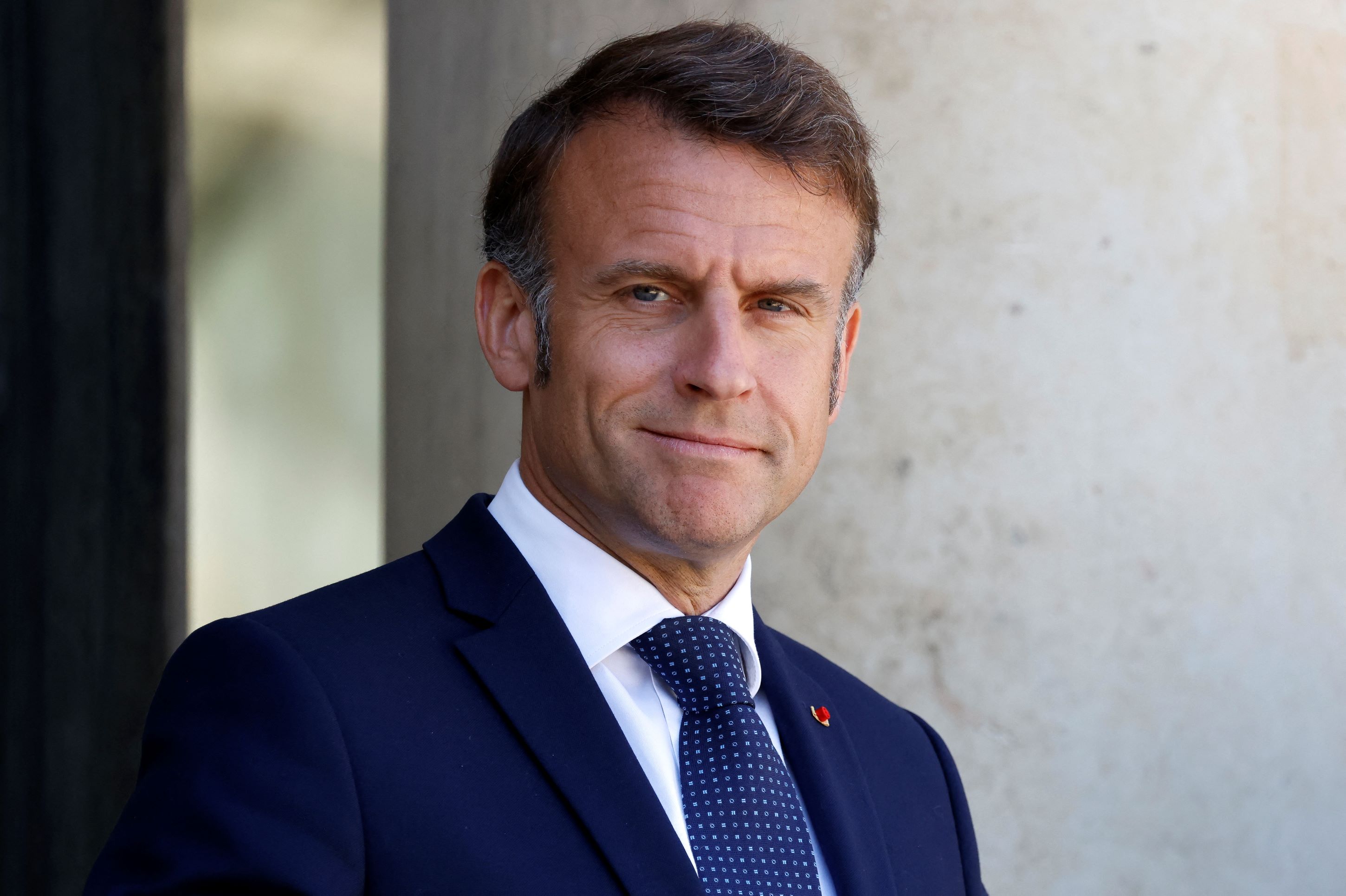 Macron réunira un conseil de défense dimanche soir après les frappes américaines en Iran, annonce l'Elysée