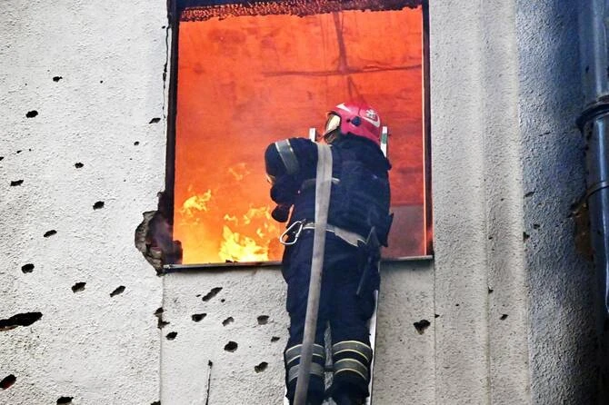 Ukraine: un mort dans des attaques aériennes «massives» sur Kiev et Odessa, une maternité touchée