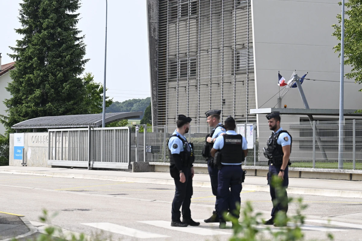 Meurtre devant un collège en France: une minute de silence jeudi dans tous les établissements scolaires