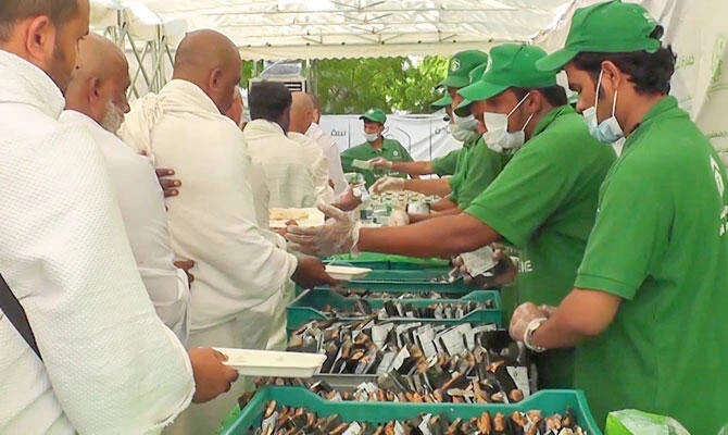 Les entreprises de restauration utilisent des solutions de pointe pour servir 12 millions de repas au Hadj