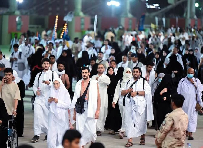 Comment les Saoudiens se connectent spirituellement au Hajj à distance