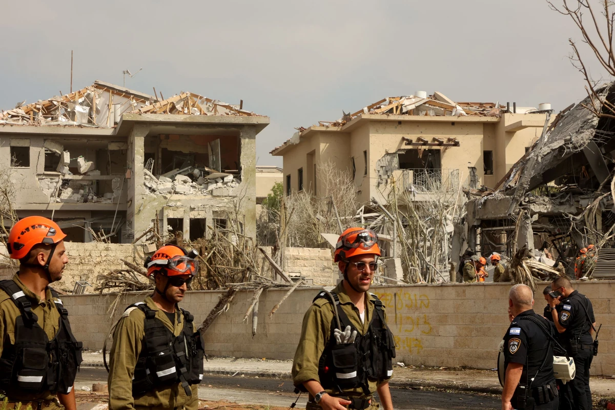 Israël : les secours annoncent 16 blessés après des tirs de missiles en provenance d'Iran
