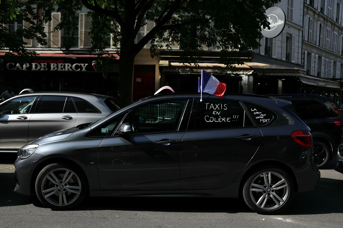 Les taxis envisagent de bloquer les aéroports parisiens