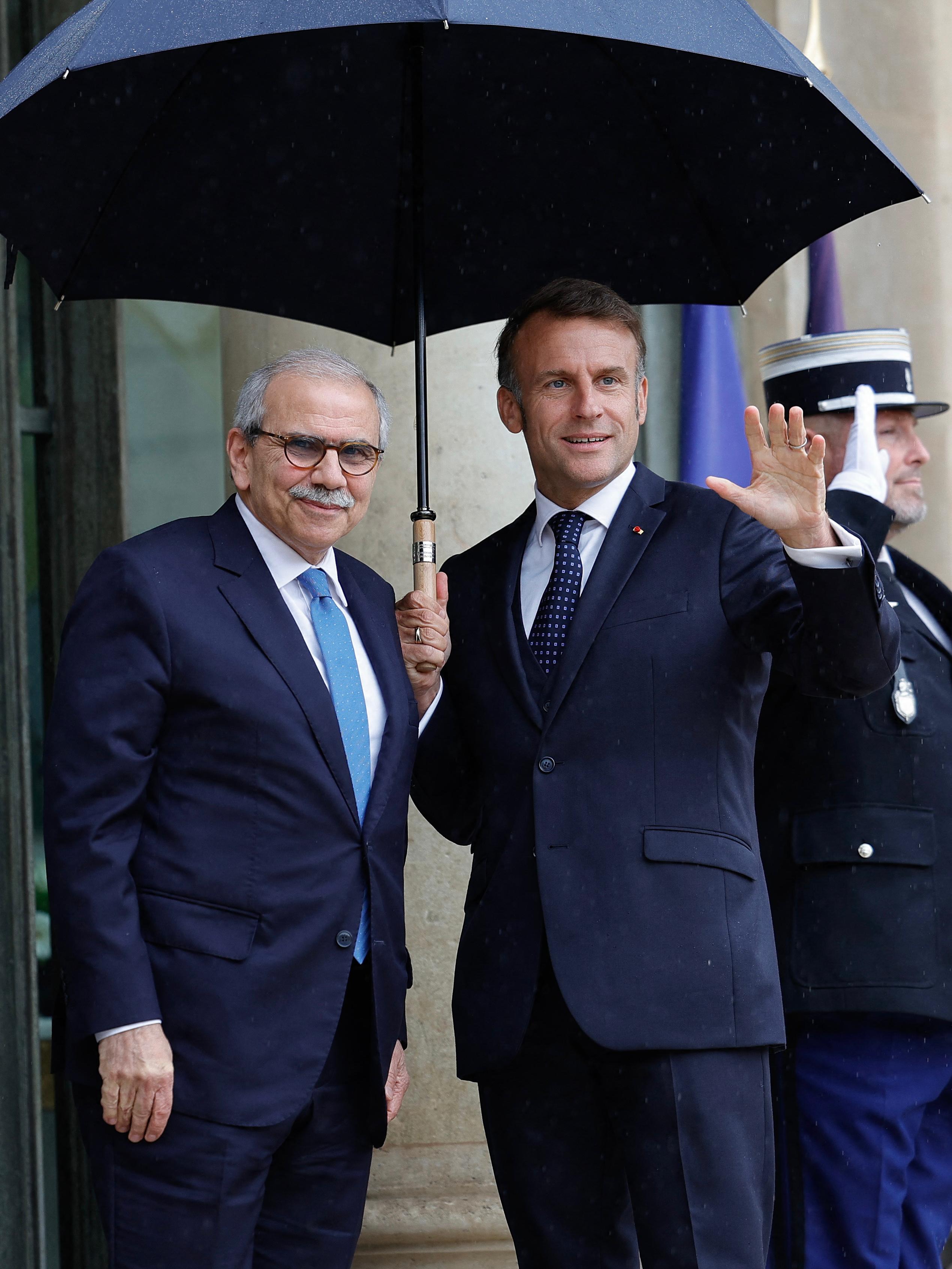 Macron reçoit Salam à l'Elysée
