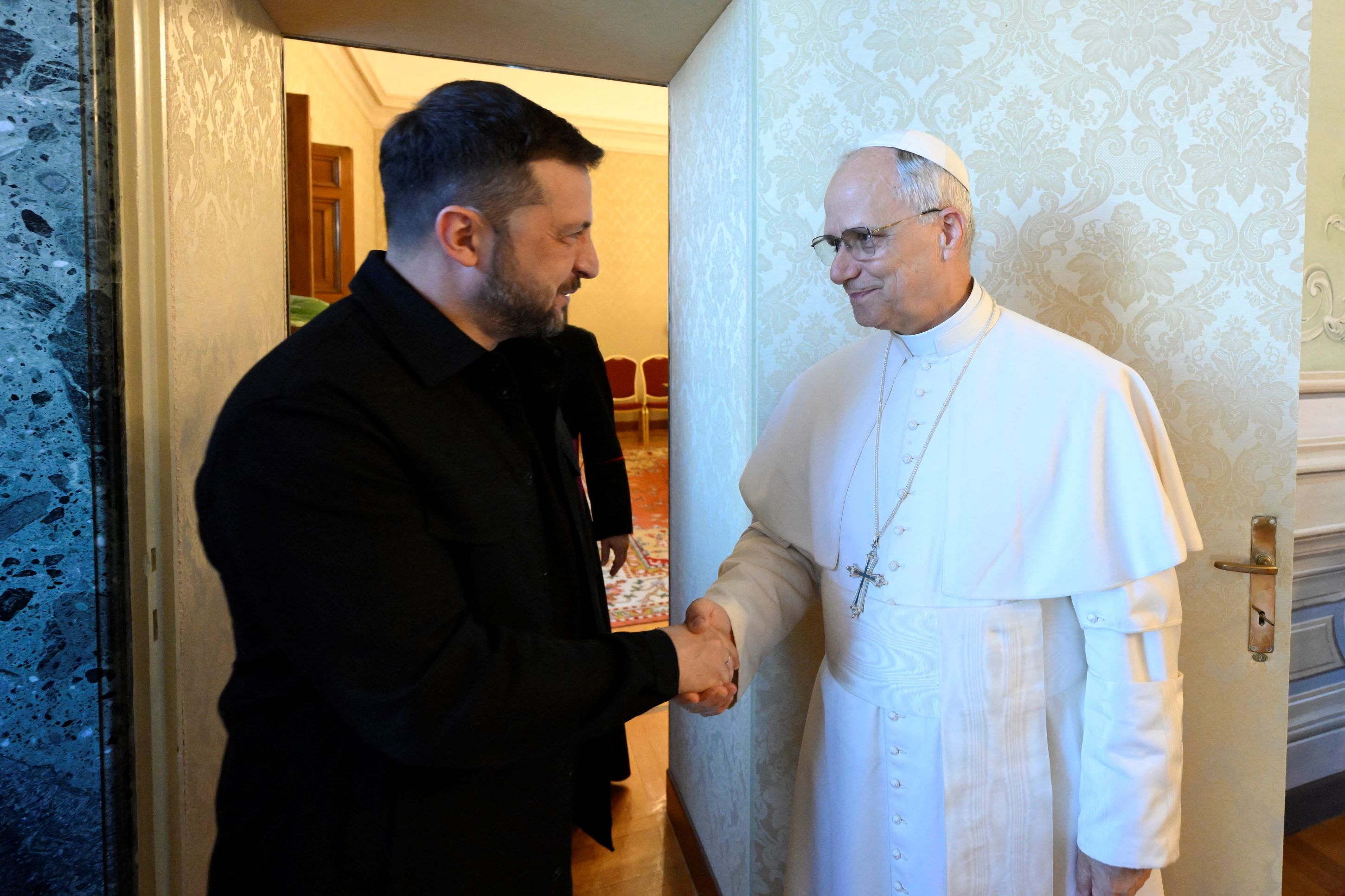 Zelensky a été reçu par le pape à la veille d'une conférence sur l'Ukraine à Rome