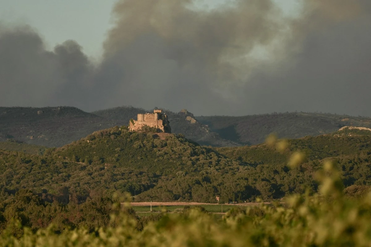 Narbonne: 2.000 hectares parcourus par l'incendie, les habitants hébétés