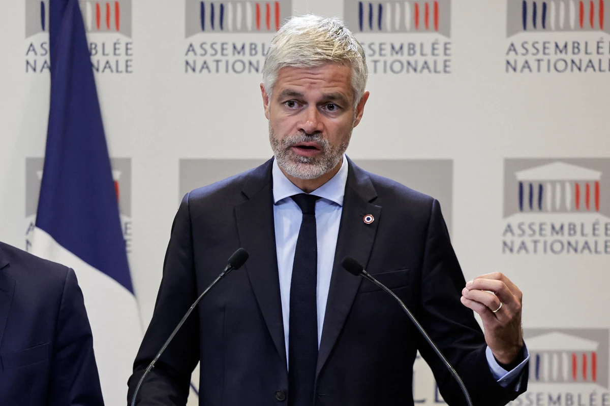 Le plan budgétaire de Bayrou a le "mérite de chercher des solutions" mais doit "être corrigé et amélioré", selon Wauquiez