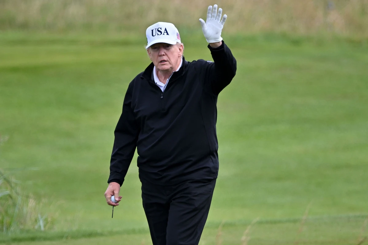 En Écosse, Trump et von der Leyen tentent de conclure un accord douanier de dernière minute
