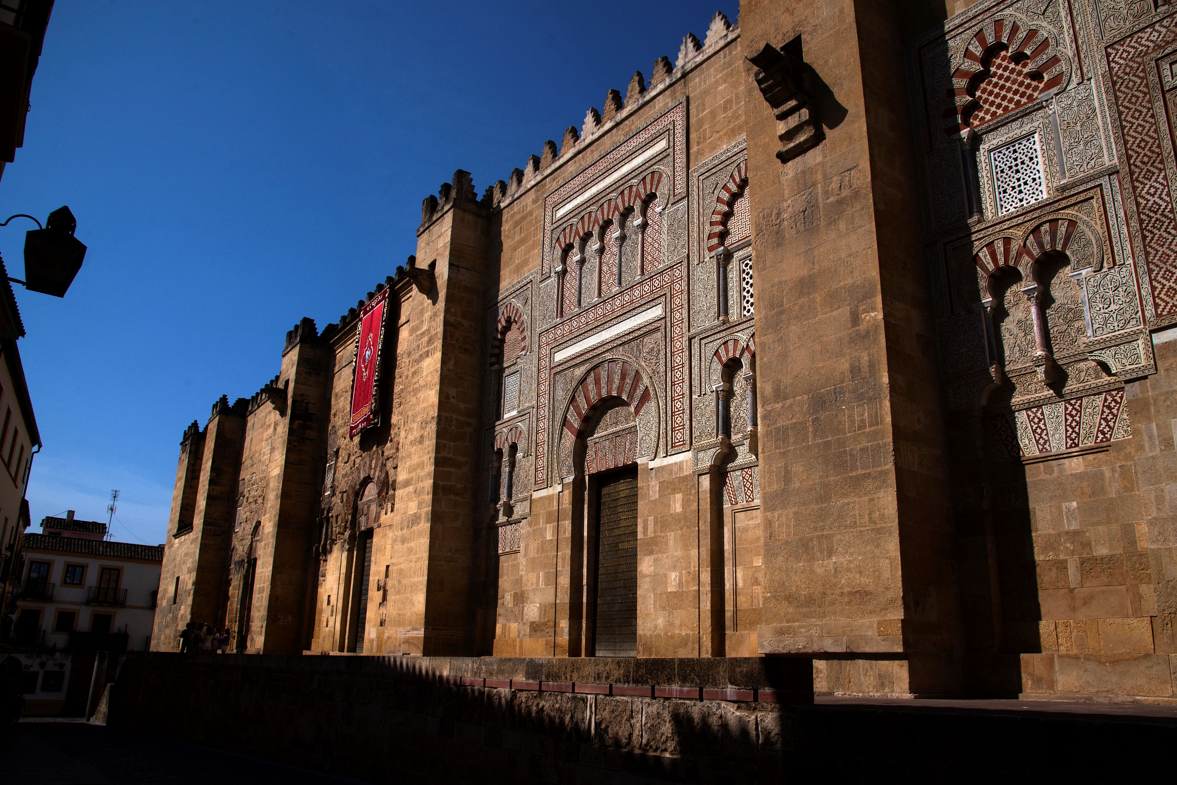 La mosquée-cathédrale de Cordoue, joyau de l'art andalou, réchappe à un incendie