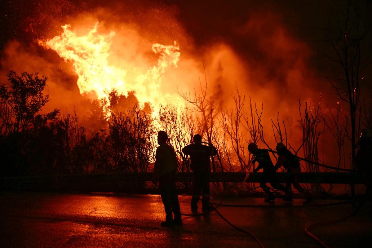 Grèce: amélioration sur le front des incendies, à Patras notamment
