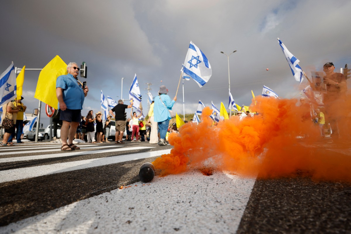 Israël: des manifestants réclament un accord sur les otages en amont d'une réunion du gouvernement