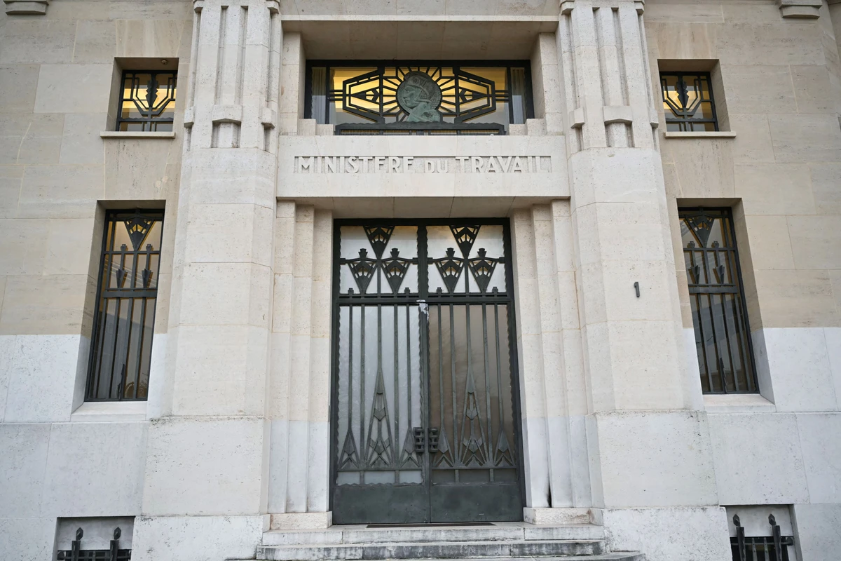 Droit du travail: le gouvernement se donne jusqu'en septembre pour cadrer la négociation