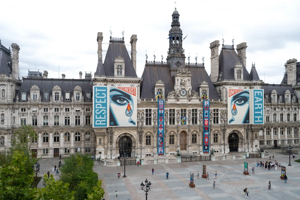 Evacuation de familles migrantes devant l'Hôtel de Ville de Paris