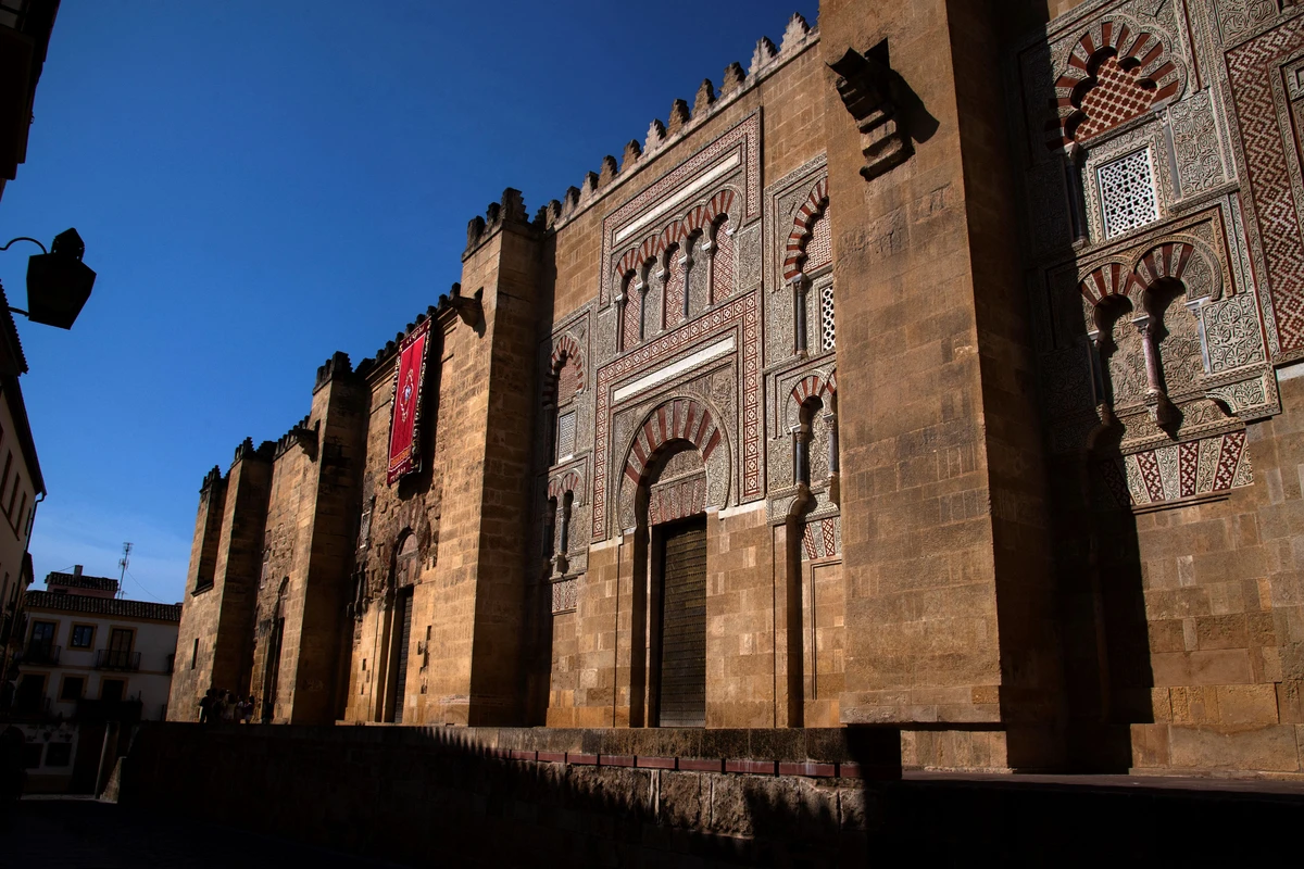 La mosquée-cathédrale de Cordoue, joyau de l'art andalou, réchappe à un incendie