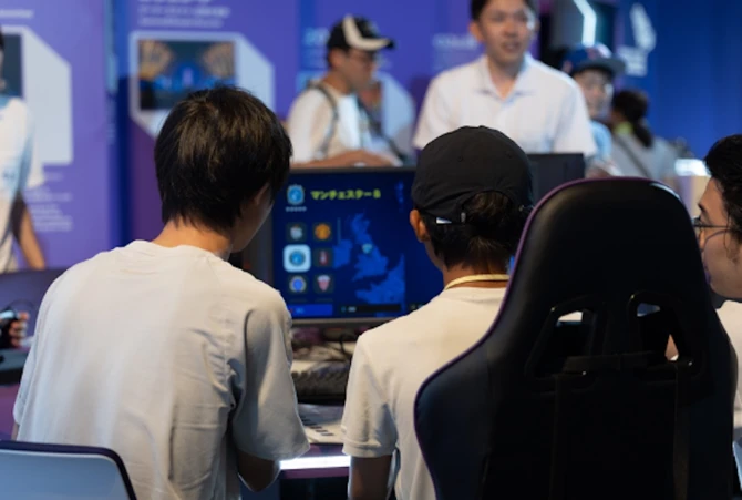 Le pavillon de l'Arabie saoudite met en avant l'e-sport et les jeux vidéo lors de l'Expo 2025