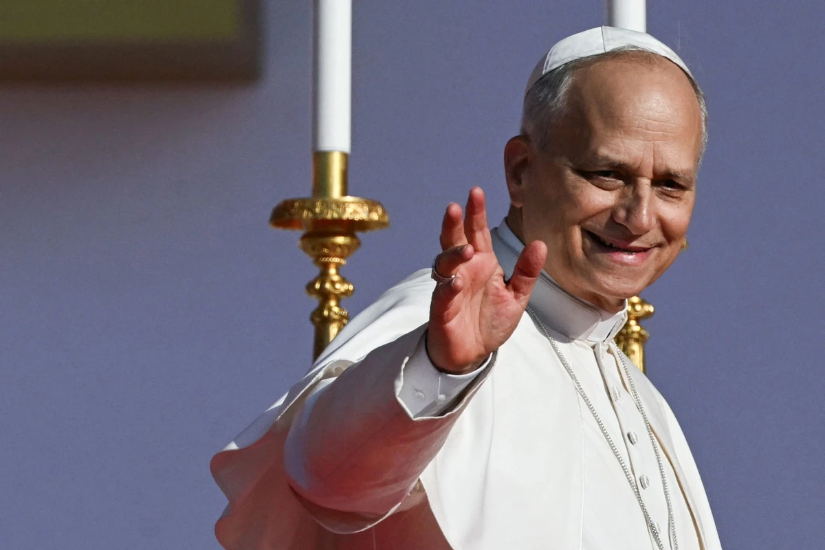 Le pape a été accueilli comme une rock star par les jeunes catholiques lors d'une veillée de jubilé
