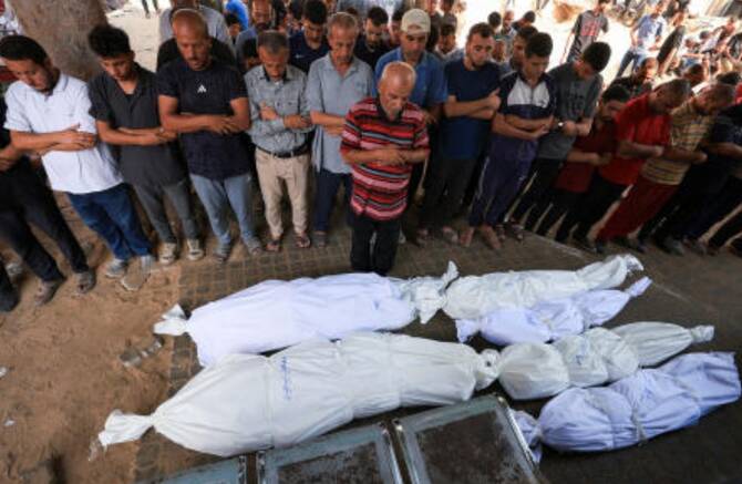 Israël appelle les habitants de Gaza frappés par la famine à quitter les lieux alors qu'il vise les gratte-ciel