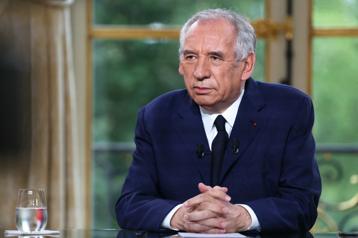 A une semaine du vote de confiance, Bayrou entame des consultations, a priori vaines
