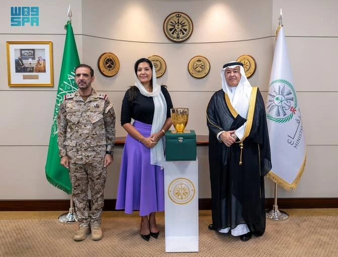 L'ambassadeur saoudien aux Etats-Unis visite le bureau de l'attaché militaire à Washington