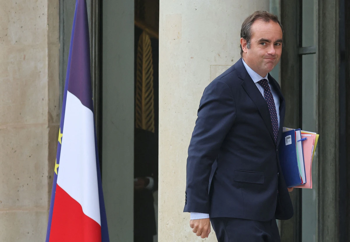 Sébastien Lecornu prend ses marques à Matignon un jour de mobilisation