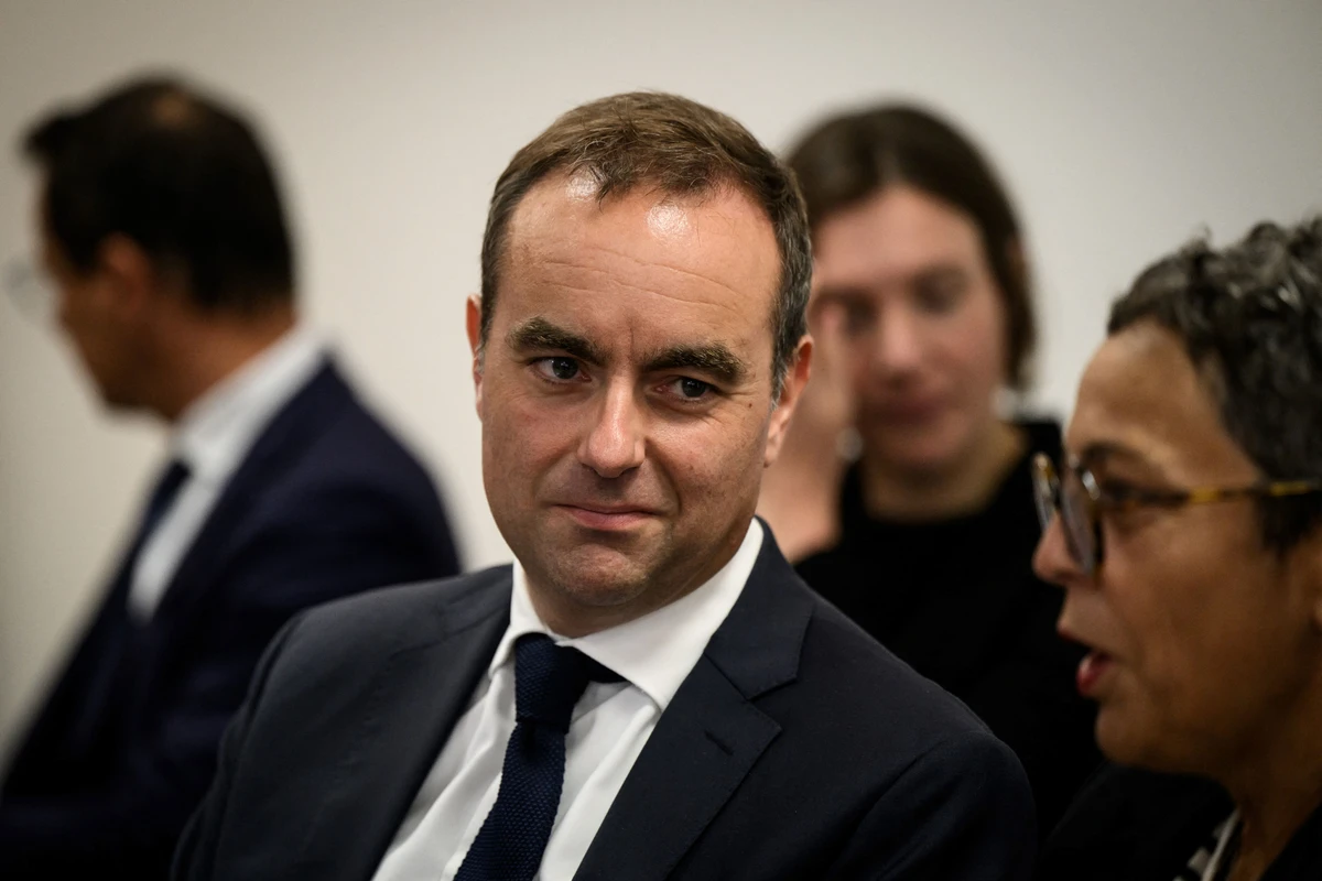 Lecornu va mettre fin aux "avantages à vie" des ex-ministres dès 2026