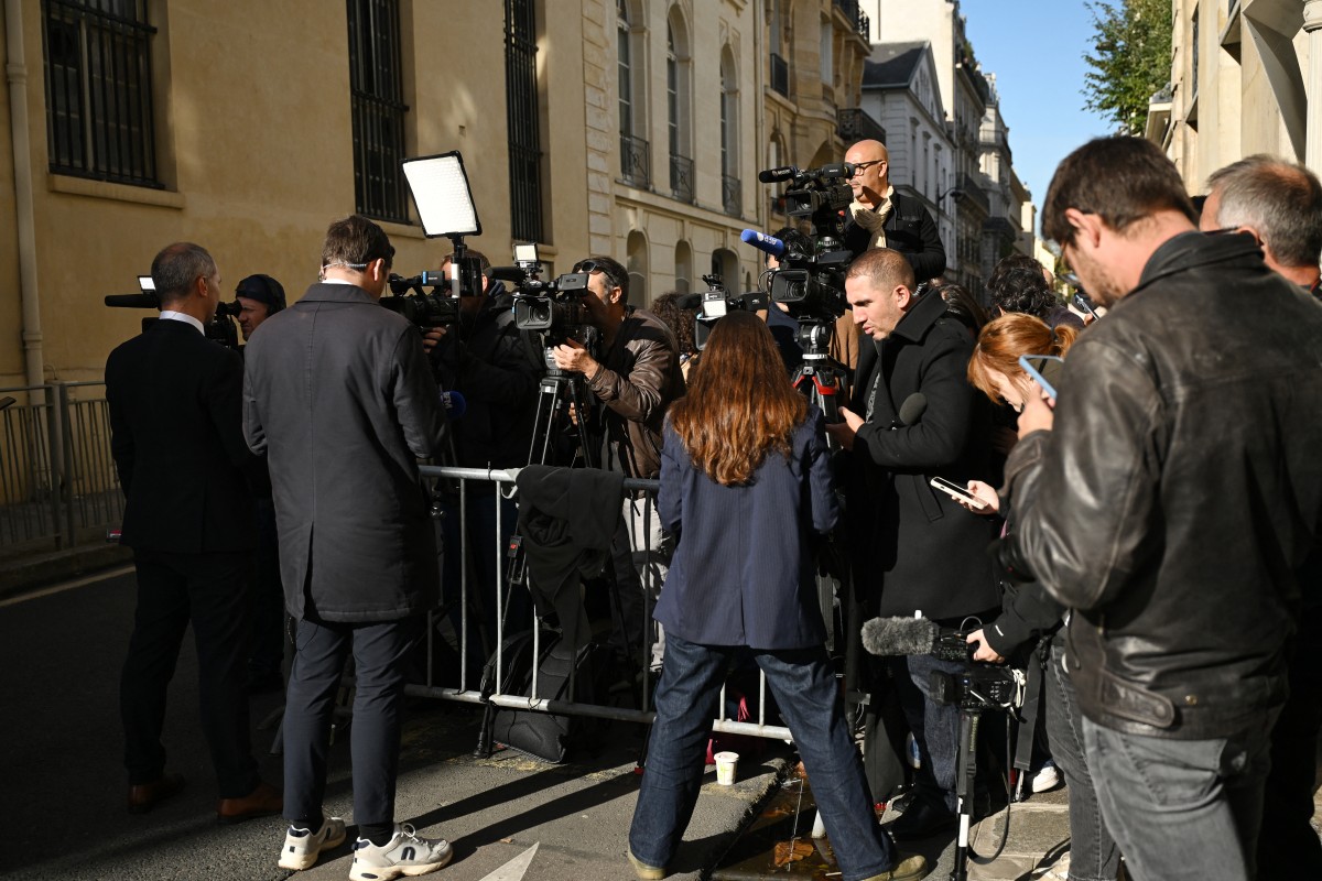 France: ultimes négociations pour former une coalition, Macron lâché par ses alliés