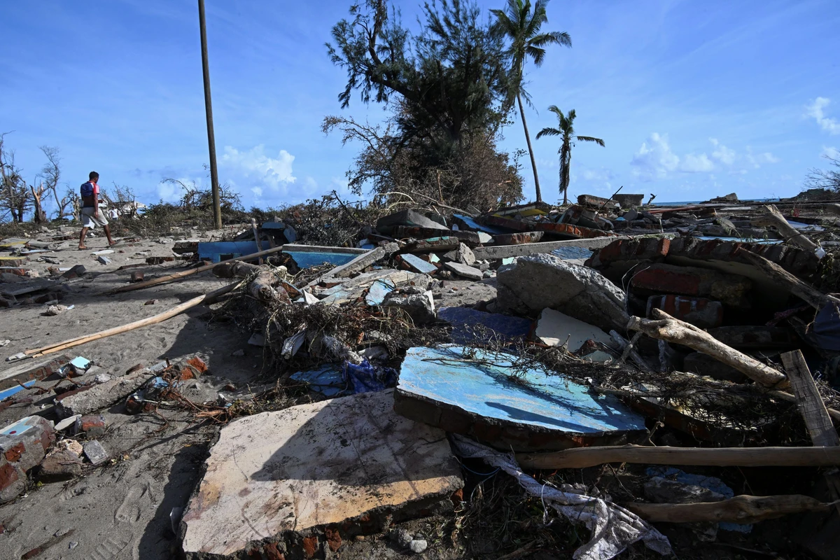 Ouragan Melissa: près de 50 morts dans les Caraïbes, l'aide afflue
