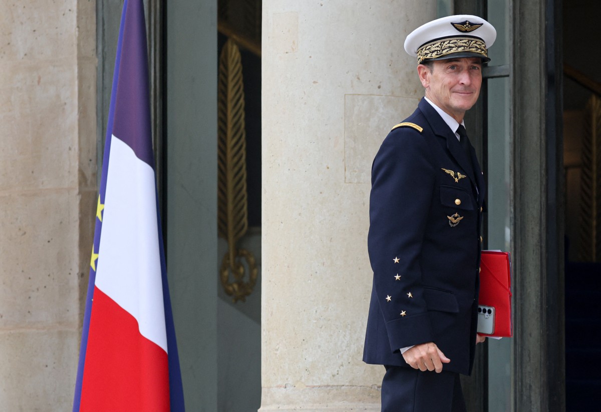 Les autorités françaises tentent de préparer les esprits à la guerre