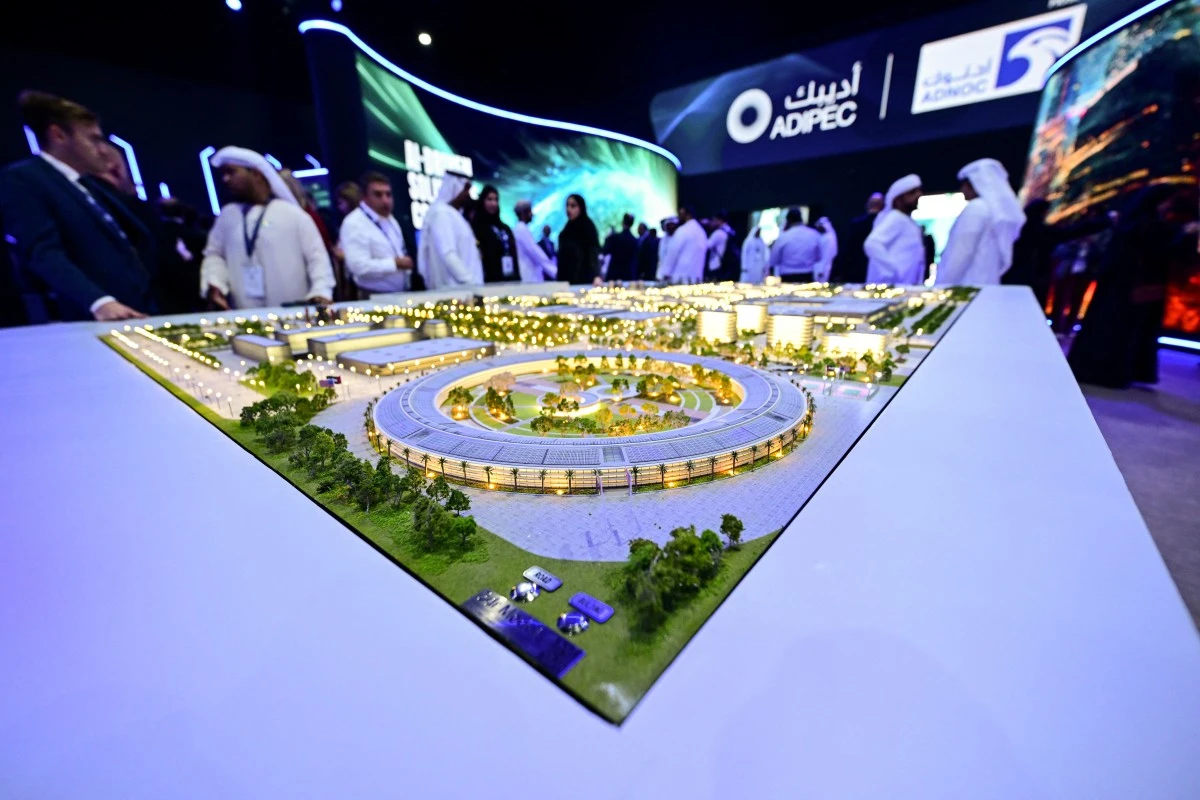 IA: Microsoft annonce 15,2 milliards de dollars d'investissements aux Emirats arabes unis