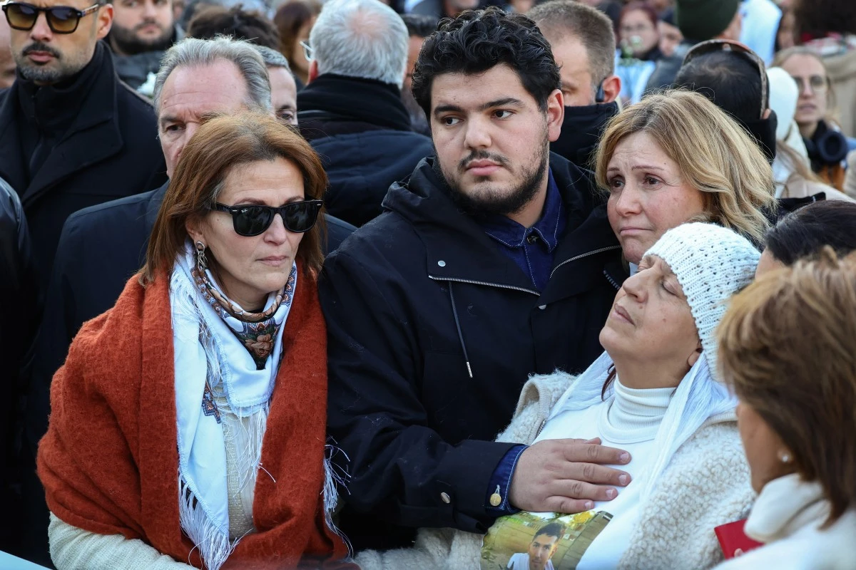 Narcobanditisme: le gouvernement et la classe politique représentés à la marche blanche à Marseille