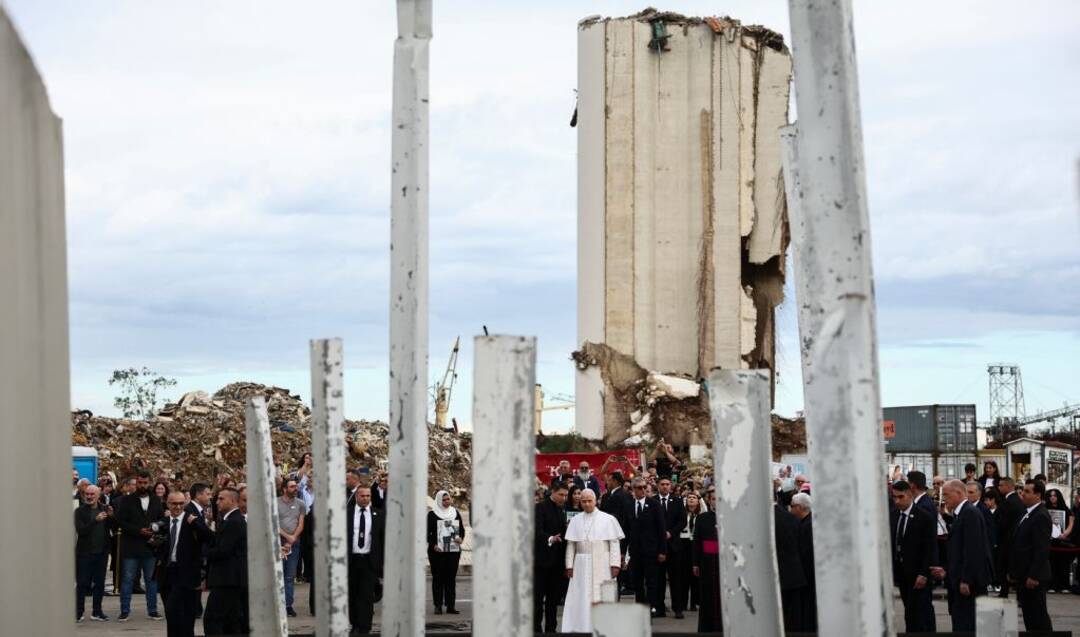 Le pape célèbre une messe en plein air à Beyrouth, moment fort de sa visite