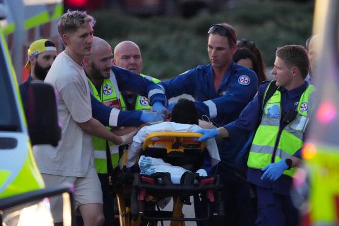 Tirs sur la plage de Bondi à Sydney, deux suspects arrêtés