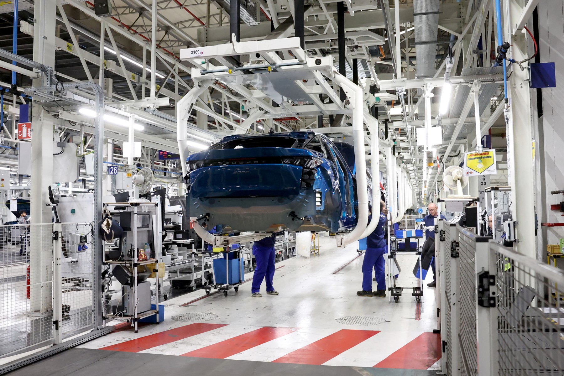 Automobile: les équipementiers français pressent Bruxelles d'imposer un contenu local