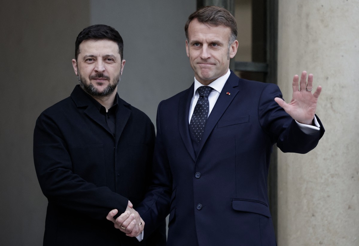Ukraine: Zelensky accueilli par Macron à Paris pour faire le point sur les négociations