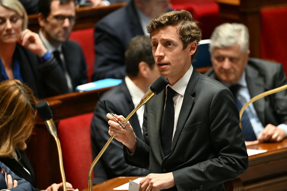 Budget: le Sénat approuve la suppression de 4.000 postes d'enseignants, renonce à aller plus loin