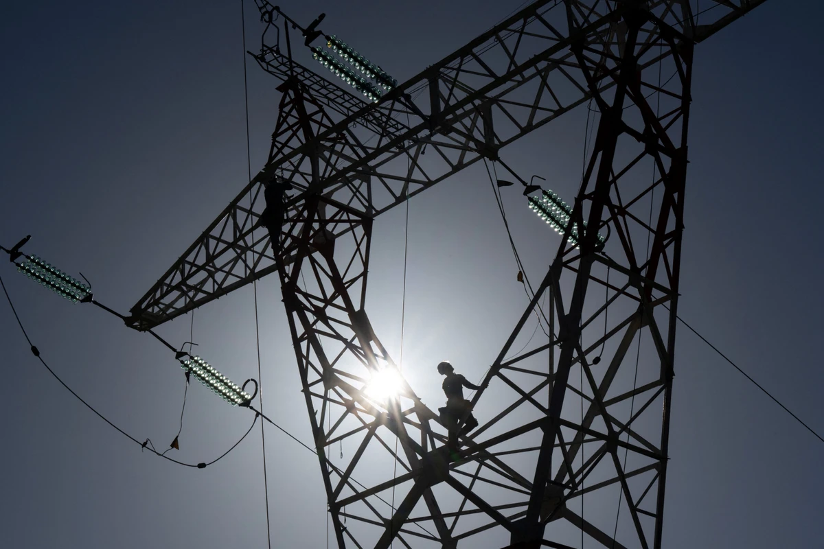 La France encouragée à donner plus vite la priorité à l'électricité