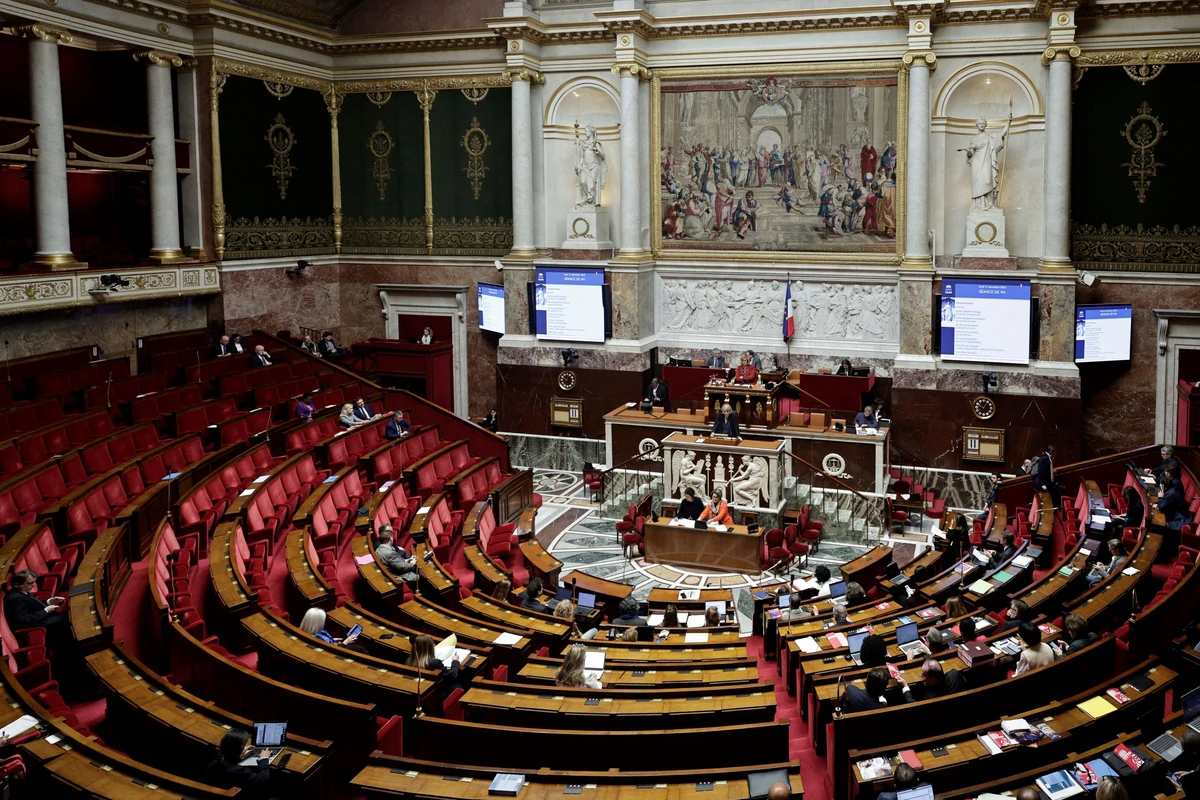 L'Assemblée adopte un texte pour le renouvellement automatique des titres de séjour longue durée