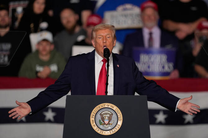 Trump affirme qu'une autre « armada » fait actuellement route vers l'Iran