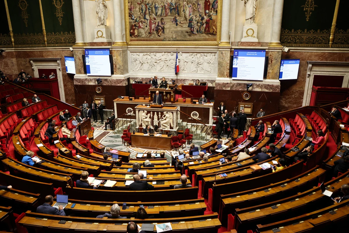 France: le gouvernement abat ses dernières cartes pour arracher un budget