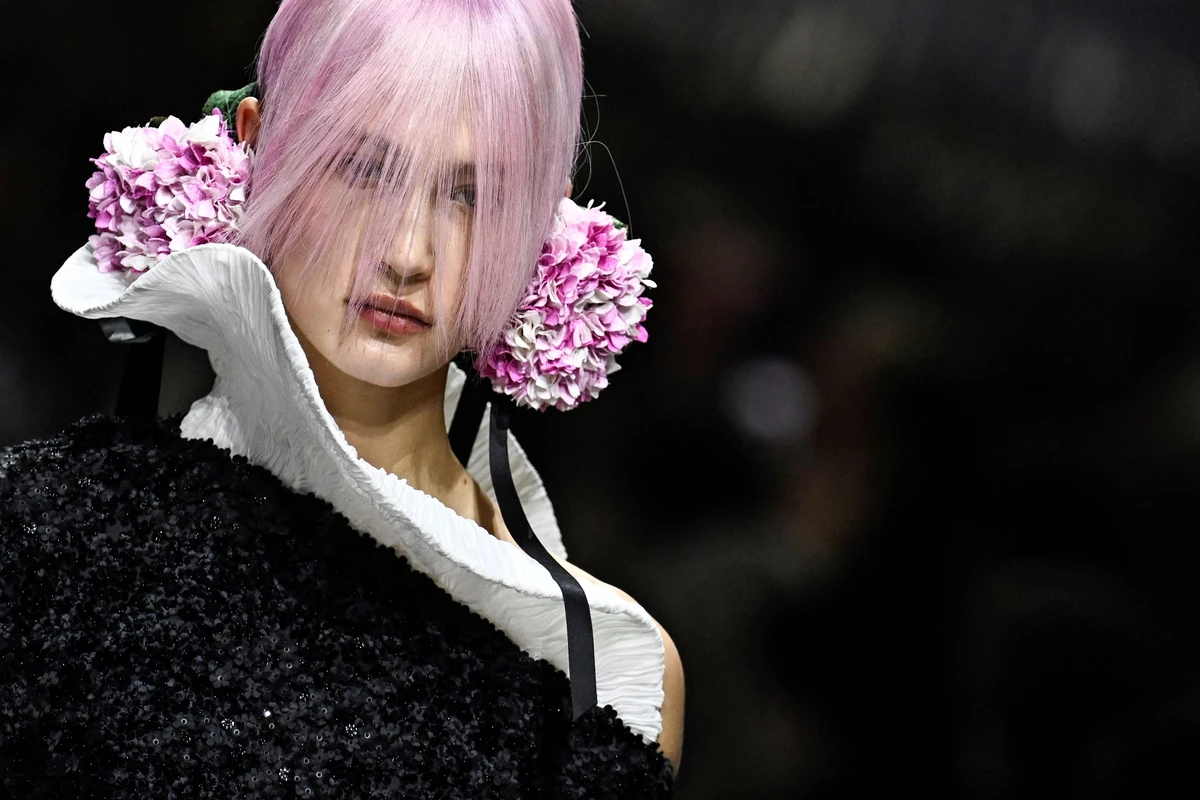 Haute couture: Jonathan Anderson signe un baptême floral chez Dior