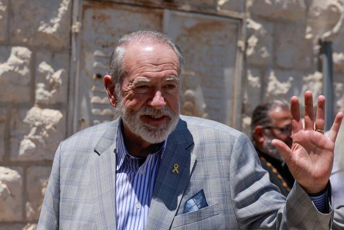 De vives protestations s'élèvent dimanche dans le monde arabe et musulman après des propos de l'ambassadeur des Etats-Unis en Israël, Mike Huckabee, qui a affirmé que selon la tradition biblique, Israël aurait un droit sur des terres s'étendant sur une large partie du Moyen-Orient. (AFP)