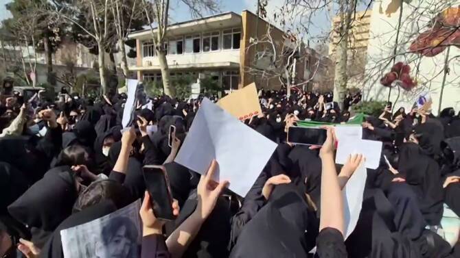 Iran: les étudiants ont le «droit» de manifester mais ne doivent pas franchir de «lignes rouges», dit le gouvernement