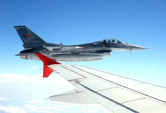 Un chasseur F-16 s'écrase dans l'ouest de la Turquie