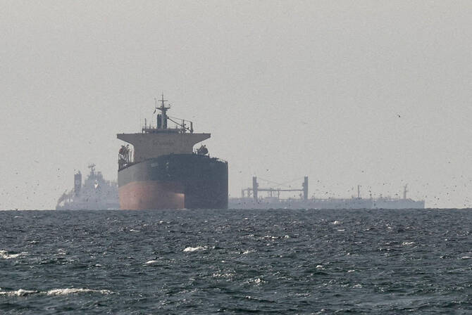 Des frappes américaines et israéliennes touchent un port iranien proche du détroit d'Ormuz