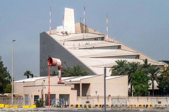 Les ambassades américaines au Moyen-Orient ferment alors que la guerre avec l’Iran s’intensifie