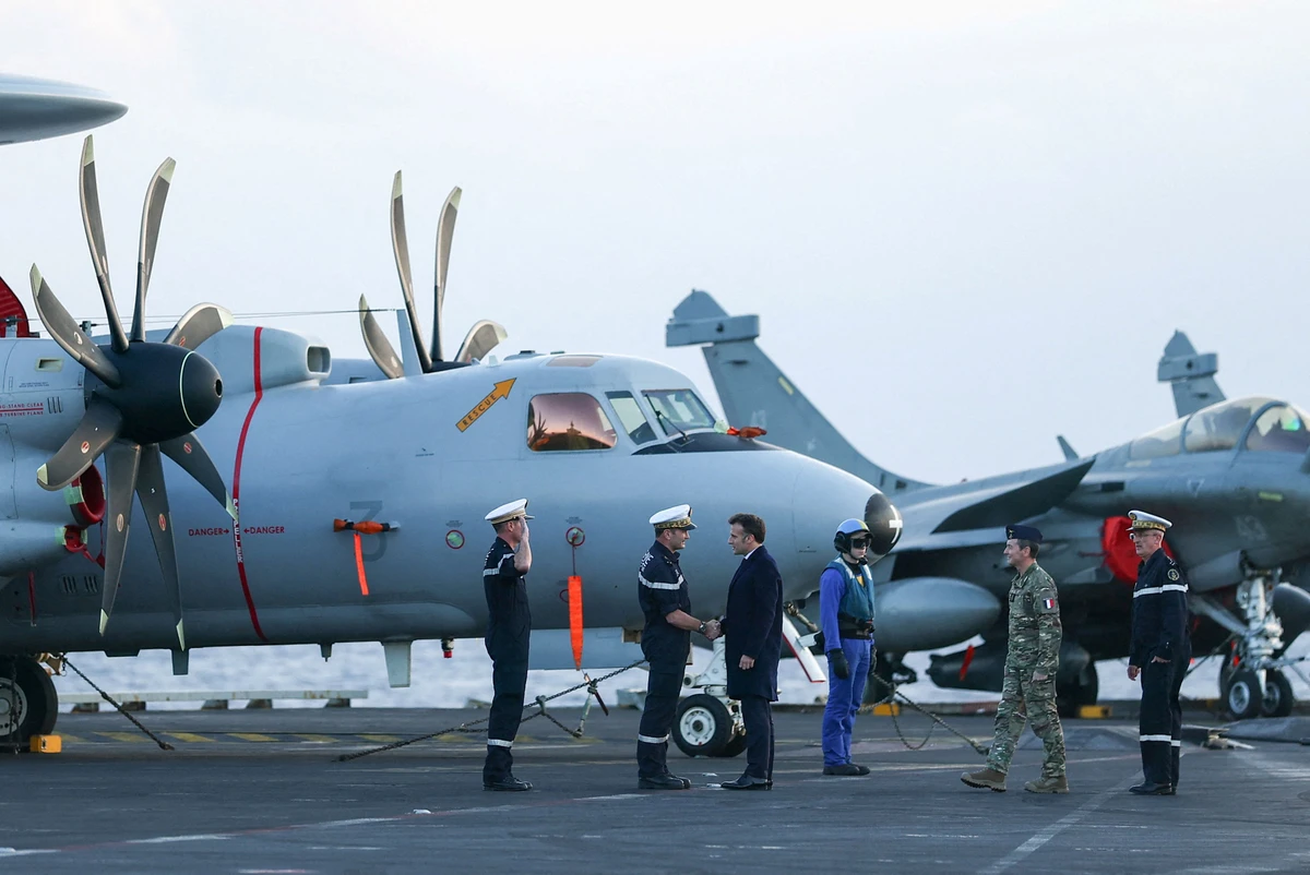 Macron près de Nantes pour dévoiler le nom du futur porte-avions géant