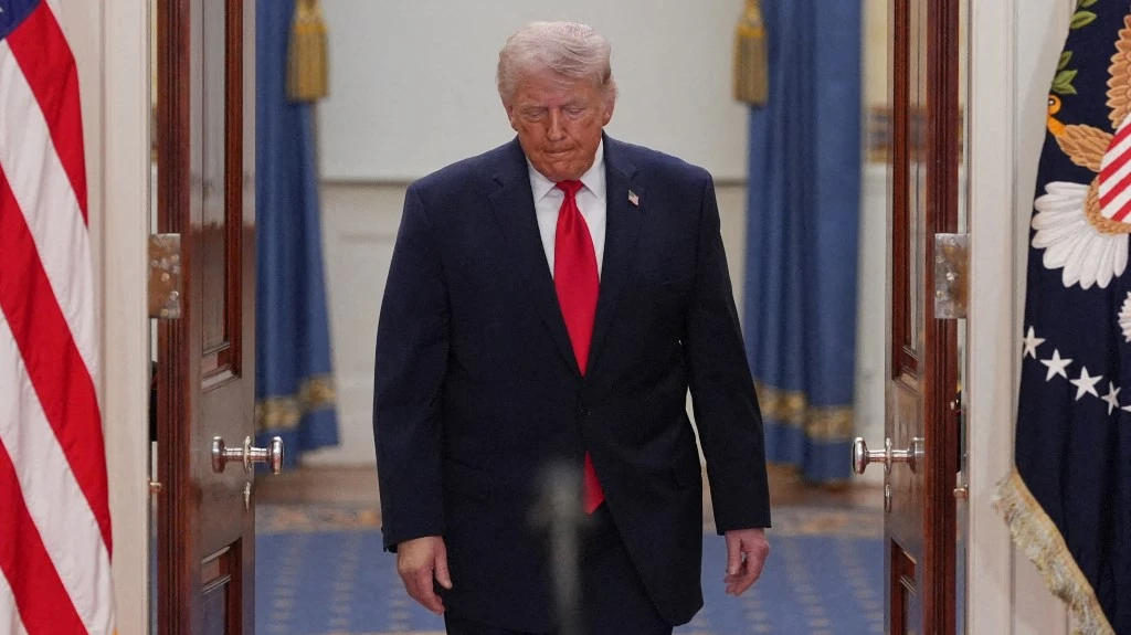 Trump dit que l'Iran sera frappé «extrêmement durement» pendant encore deux à trois semaines